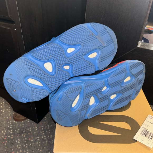 Yeezy Boost 700 6.5 - Picture 5 of 5